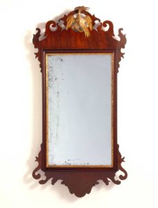 Looking glass, Labeled by Kneeland & Adams (1792–1795), Hartford, Connecticut, Mahogany, yellow-poplar, white pine, gesso, glass, gilding, Winterthur Museum, Gardens & Library, Bequest of Henry Francis du Pont, 1959.0794