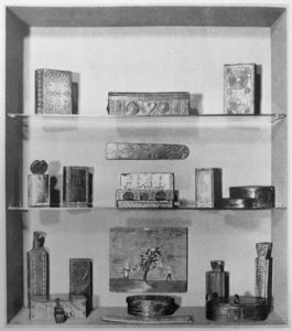 Fig. 5. Installation view of The Craft Tradition in American Household Art, Art Institute of Chicago, May 28, 1945–May 28, 1946.