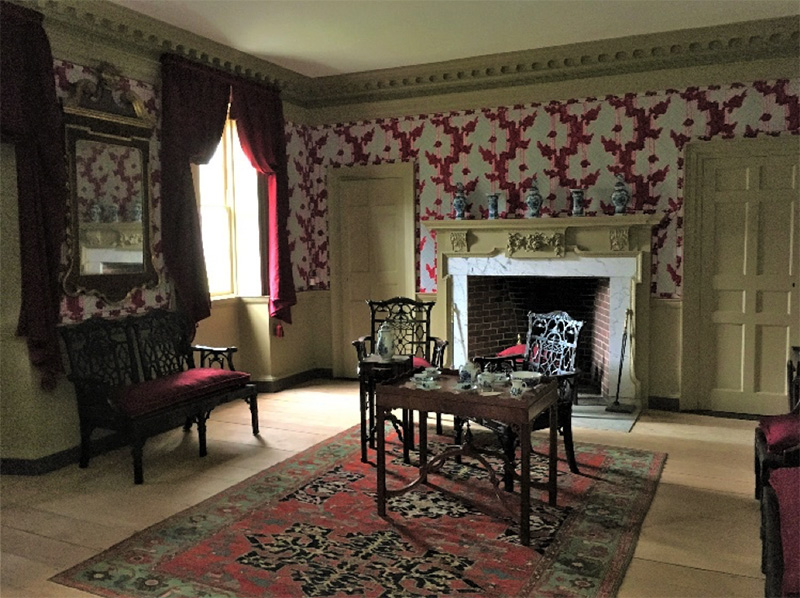 Figures 1 and 2. Parlor of the Moffatt-Ladd House. Unless otherwise indicated, all photos are by the author.