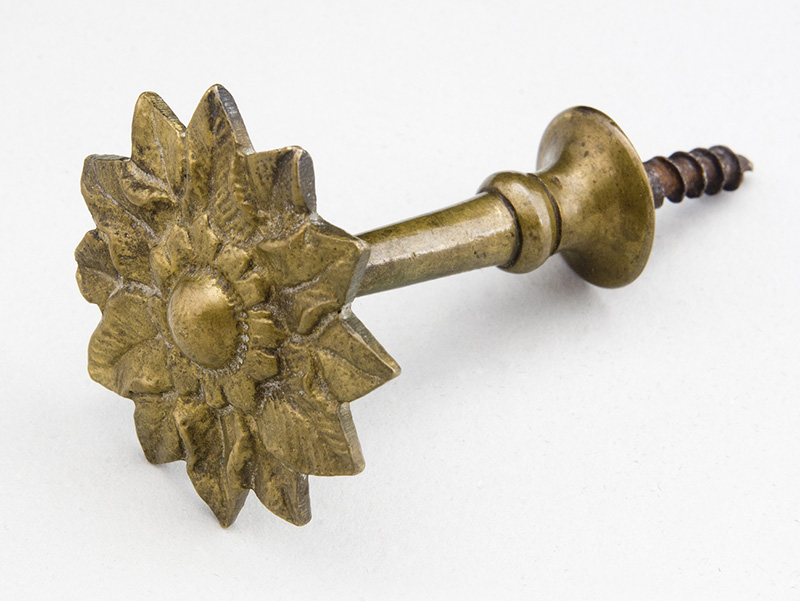 Figure 3. Cloak pin, 1760–80, England. Brass. Photo by Ralph Morang.