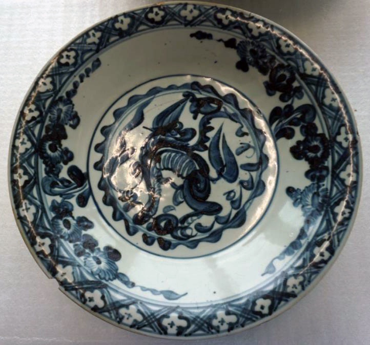 Anonymous, Dish with a Qilin Design, Ming dynasty (early 17th century), Zhangzhou-type porcelain with underglaze cobalt, The National Princessehof Museum, the Netherlands