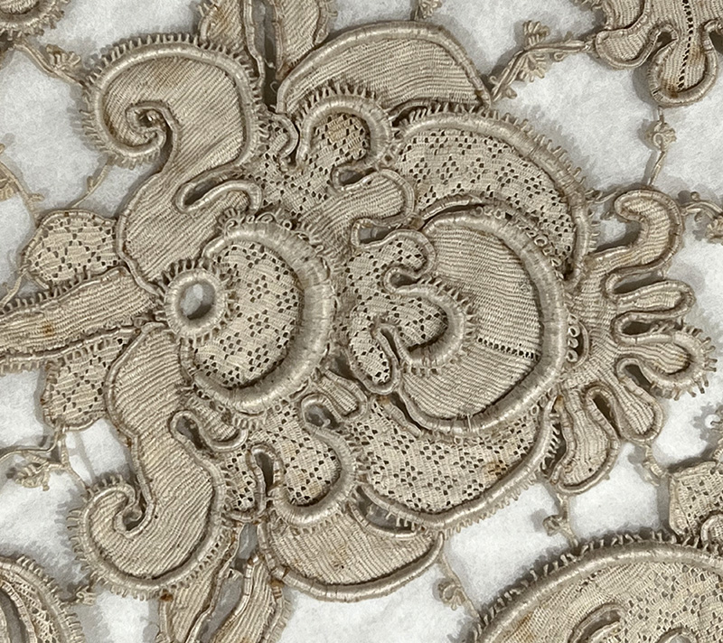 Figure 4. Detail, unknown makers, bedcover border in gros point lace, 1660-1700, Venice, Italy. Linen, needle lace. Cleveland Museum of Art, Gift of Mrs. Edward S Harkness in memory of Mrs. Stephen V. Harkness, 1930.657. Photo by author.