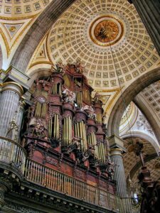 Catedral de Puebla photo by Tobias Contreras.