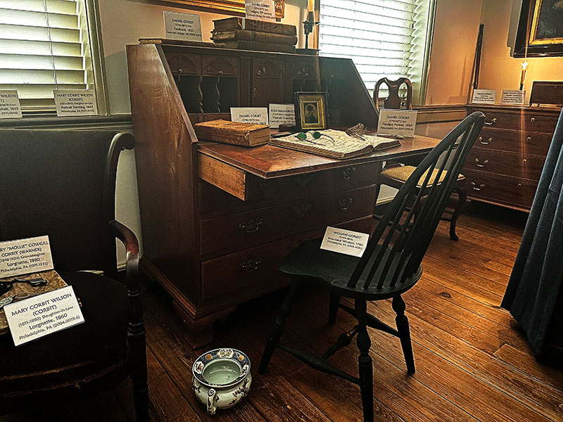 William Savery, Slant-lid desk, 1770-80, Philadelphia, PA. Walnut, tulip poplar, white cedar. Historic Odessa Foundation, The David Wilson Mansion, Inc., 1971.583. Photo by the Decorative Arts Trust.