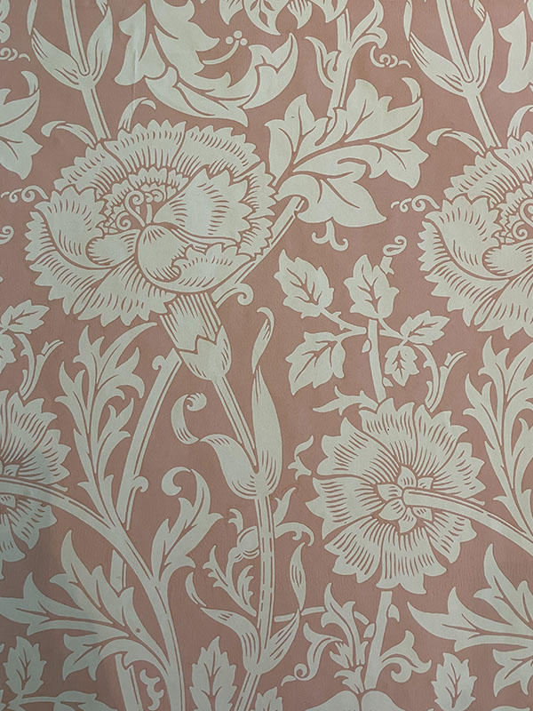 Morris & Co., 𝘗𝘪𝘯𝘬 𝘢𝘯𝘥 𝘙𝘰𝘴𝘦 wallpaper. Color print from woodblocks. England, c. 1890. Victoria & Albert Museum, London. Photo by author.