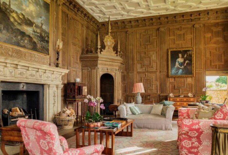 Modern Aristocrats: Ancestral Houses and Their Stories – Zoom Rental