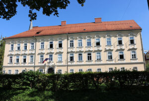 Gruber Palace photo by Arstanz.