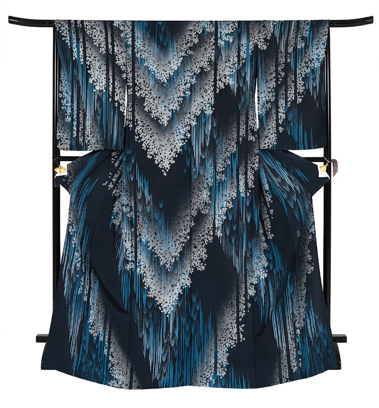 Figure 1. Hitoshi Maida (Japanese, born 1974), Moment, 2023. Dye on silk. Image courtesy of the artist.