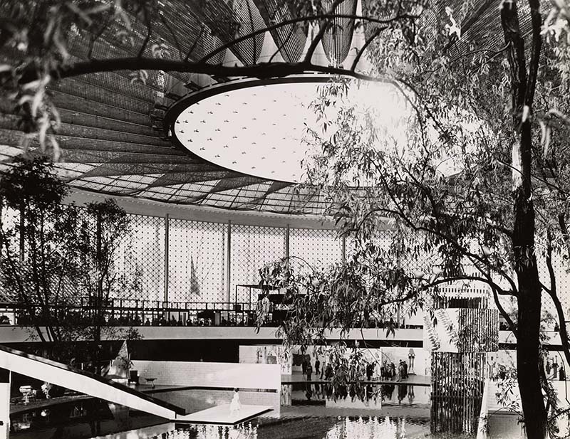 Figure 2. View of pool from balcony, United States Pavilion, Brussels World’s Fair, 1958. James S. Plaut Papers, Archives of American Art, Smithsonian Institution.