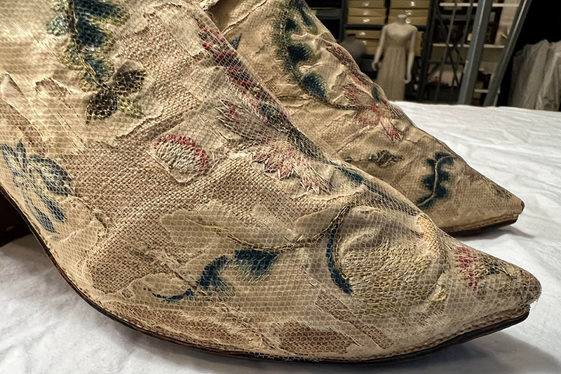 Figure 2. Attributed to Hannah Edwards Wetmore and Mary (Molly) Edwards, Wedding shoes, 1745–46, probably East (now South) Windsor, CT. Hand-stitched and embroidered silk, metallic threads on silk and linen, leather, wood. Connecticut Historical Society, 1840.7.1a,b.