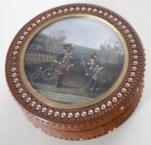 Figure 5. Unknown French maker, Snuff box, c. 1790, France. Watercolour on mother-of-pearl, tortoiseshell, fruitwood. Bowdoin College Museum of Art, Brunswick, Maine, bequest of Miss Mary Sophia Walker, 1904.78. Photo by Bowdoin College Museum of Art.