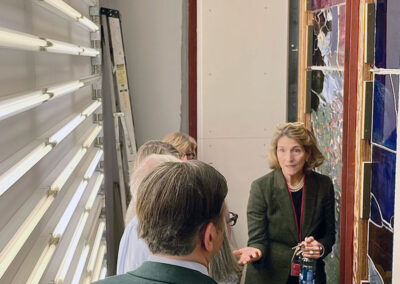 Trust Members examine production practice on Tiffany’s 𝘈𝘶𝘵𝘶𝘮𝘯 𝘓𝘢𝘯𝘥𝘴𝘤𝘢𝘱𝘦 from rear with curator Alice Cooney Frelinghuysen.
