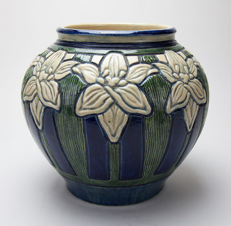 Figure 2. Newcomb College Pottery; Leona Fischer Nicholson (1875–1966), decorator; Joseph Fortune Meyer (1848–1931), potter; Vase with day lily design, 1904. Earthenware with underglaze polychrome ornament. Newcomb Art Museum, 1982.419-C.