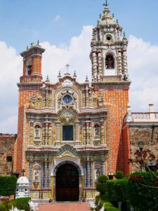 Templo de San Francisco Acatepec photo by Luis Alvaz.