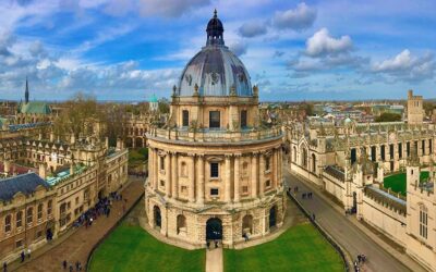 Country Houses and Palaces Along the Thames: London to Oxford