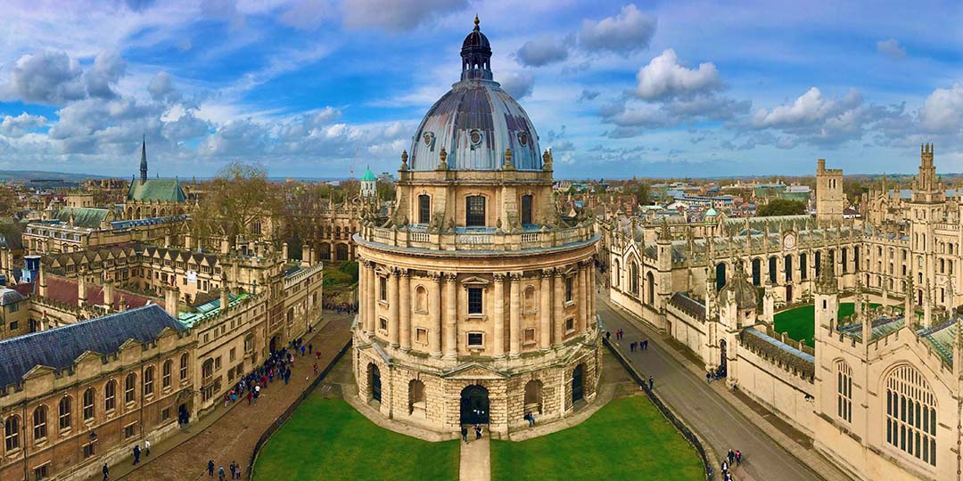 Country Houses and Palaces Along the Thames: London to Oxford