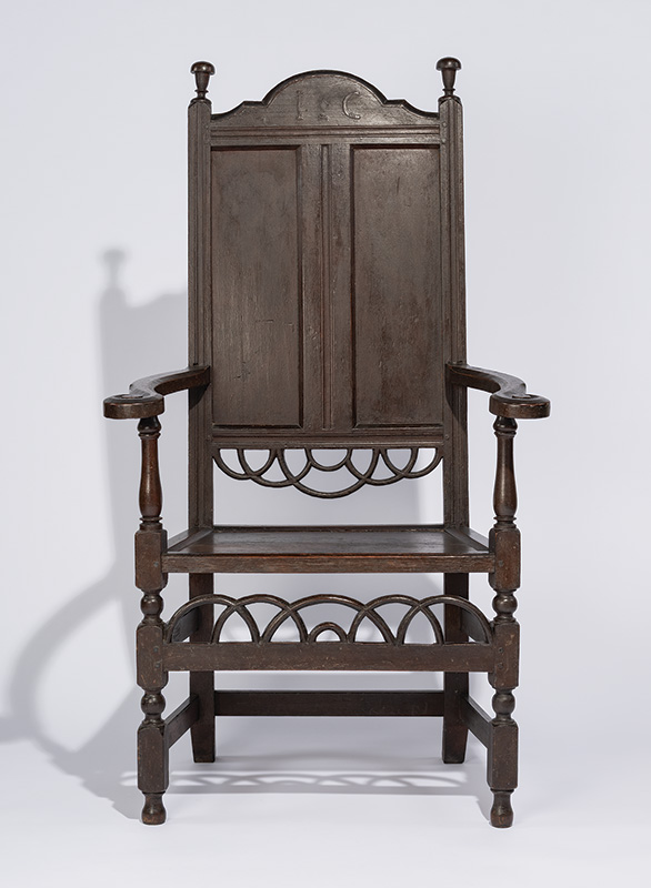Figure 1. Wainscot great chair, 1720–40, Huntington, NY. White oak, soft maple, red cedar, hickory. Winterthur Museum, Museum purchase, 1988.0003. Image courtesy Winterthur Museum, Garden & Library.