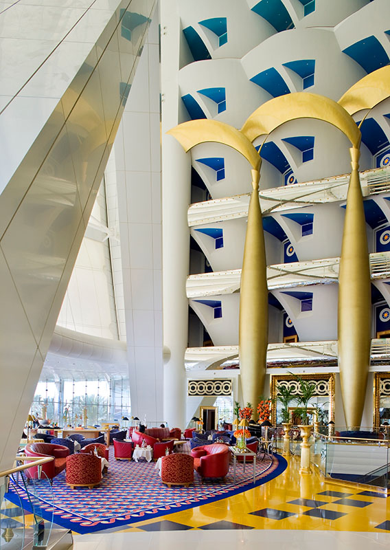 Khuan Chew, interior design of the Burj AlArab Hotel, Dubai, 1999. The Skyview Bar sits on the 27th floor, at the tip of the sail form that defines this world-class hotel. A sense of luxury is created by the vibrant color palette, glossy materials and picture windows. robertharding/Alamy Stock Photo.